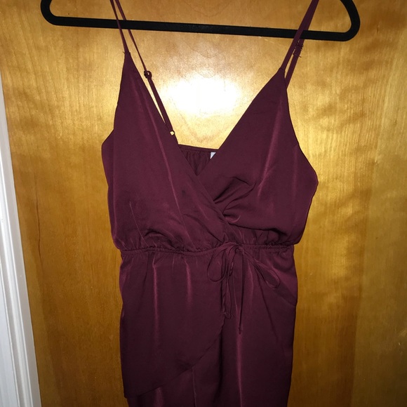 NWT TOBI Burgundy Silk Romper - Picture 2 of 3